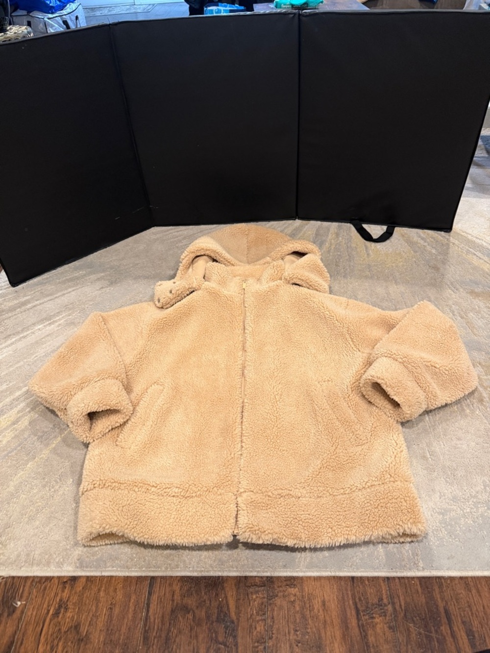 ALO Foxy Sherpa full zip Jacket tan color size Small in EUC